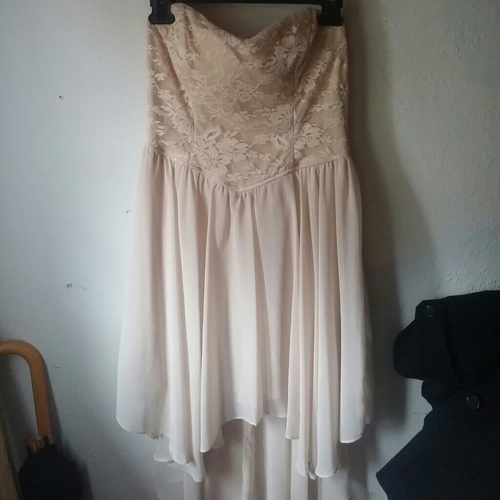 B. Smart lace chiffon sweetheart hi-lo dress